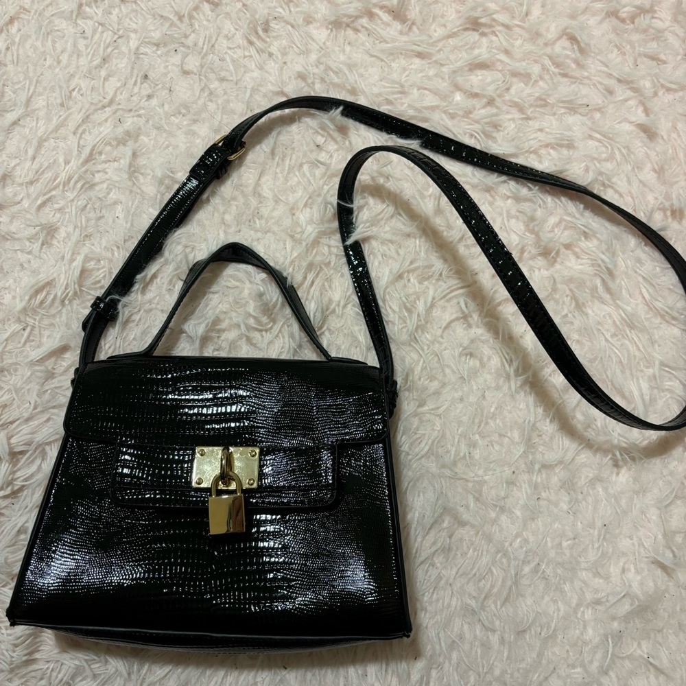 Elegant Black Crossbody bag with Gold Accent